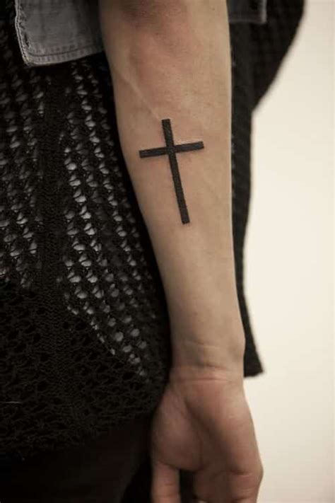 cruz en el antebrazo|+50 TATUAJES DE CRUCES y Significado ️